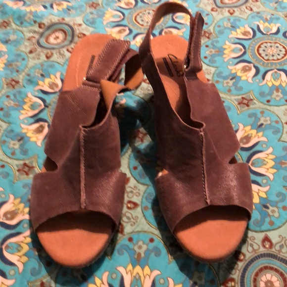 clarks nubuck sandals